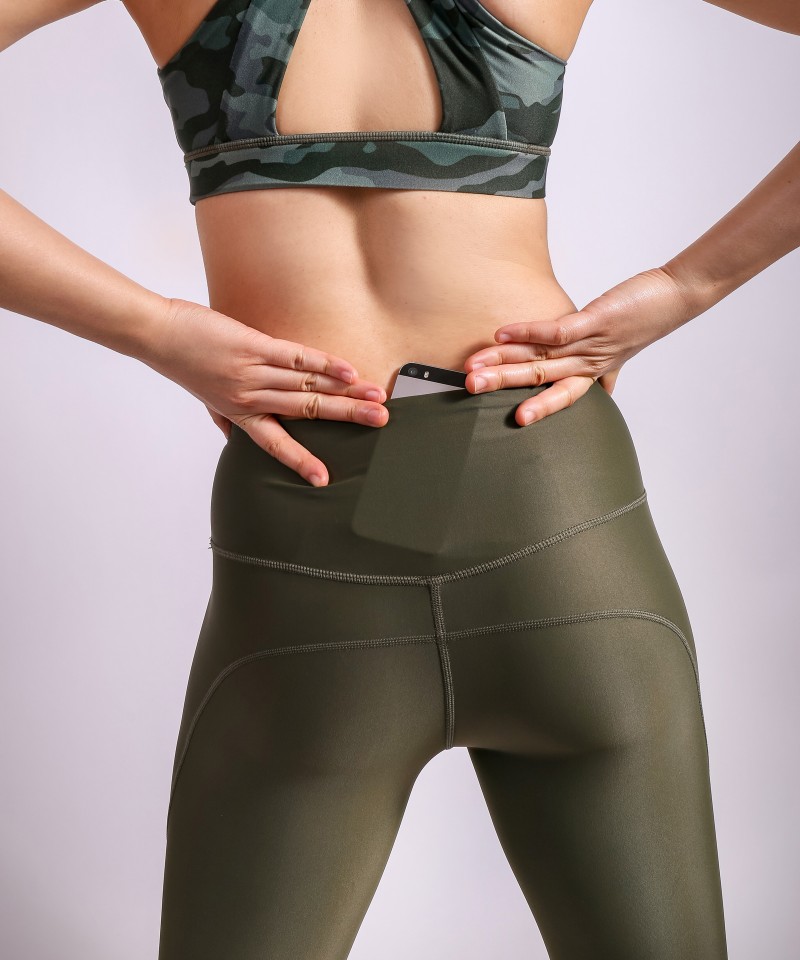 為自己驕傲 -緊身褲Leggings・軍綠色迷彩 為自己驕傲 -緊身褲Leggings・軍綠色迷彩